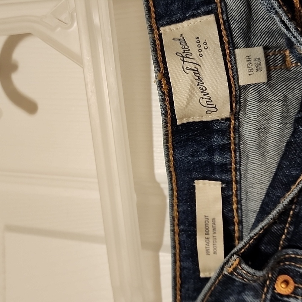 UNIVERSAL Thread Vintage Bootcut Regular Length Stretch Jeans, size 18 - Picture 5 of 6